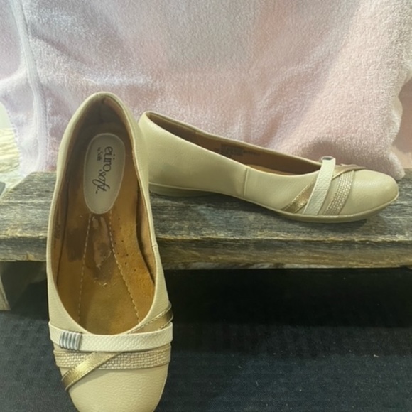 Tan Flats Size 6.5 - Picture 3 of 12